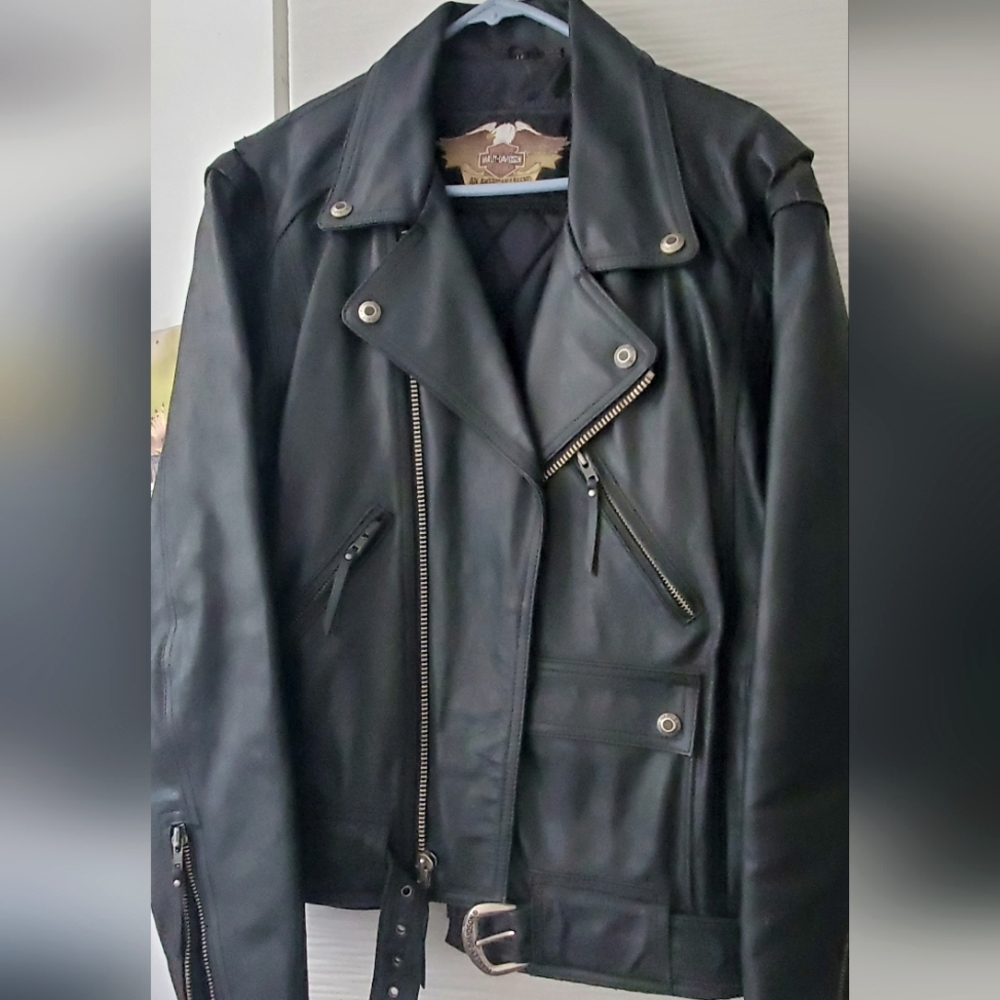 Harley Davidson Men's medium sized black leather jacket